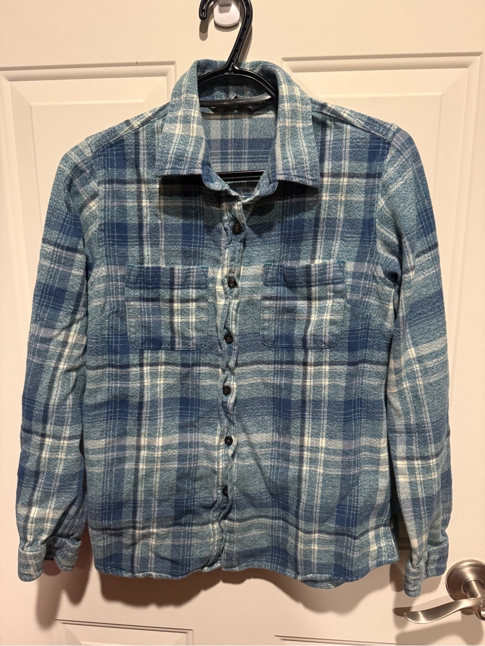 The North Face women’s Blue Plaid Lightweight Shirt Jacket